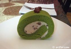 抹茶ロールケーキの画像