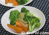 ブロッコリーとニンジンの生姜風味の温野菜の画像