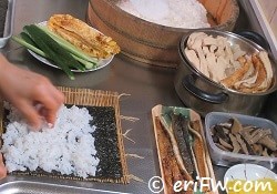 巻き寿司の卵焼きの画像